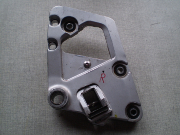 Suzuki GSX 1100F GV72C Fußraste Halteplatte rechts