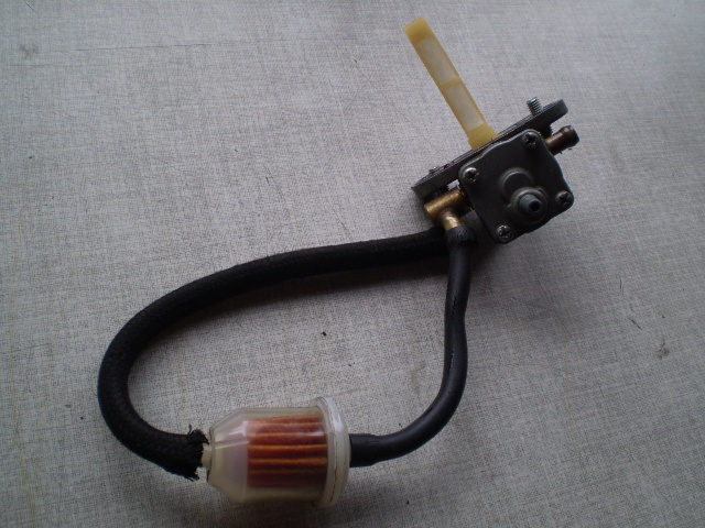 Suzuki GSX 1100F GV72C Benzinhahn + Filter