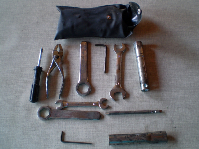 1119 GSX750F WVAK Bordwerkzeug