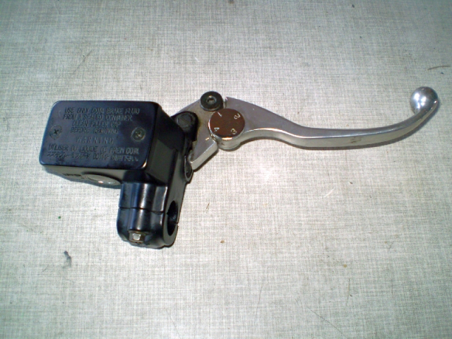 1119 GSX750F WVAK Bremshebel Pumpe Halterun