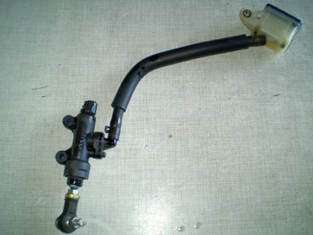 Fireblade CBR 1000 SC 57 Bremspumpe hinten + Behaelter