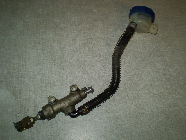 Kawasaki ZZR600 ZX600D Bremspumpe hinten