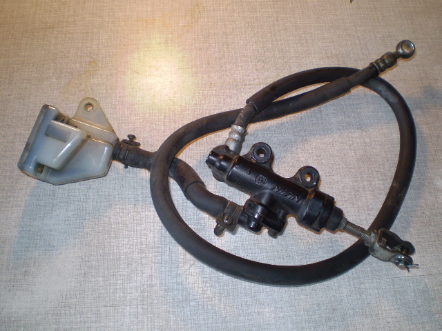 1206 GSX 1100F GV72C Bremspumpe hinten + Behälter + Leitung