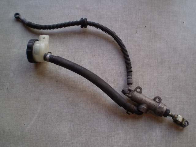 Kawasaki ZZR600 ZX600E Bremspumpe hinten
