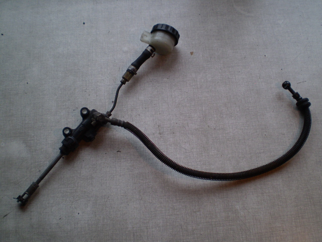 Kawasaki GPZ 1000 RX ZXT00A Bremspumpe hinten + Behälter