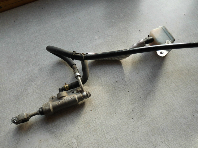 1504 Suzuki DR 650 SP43B Bremspumpe hinten