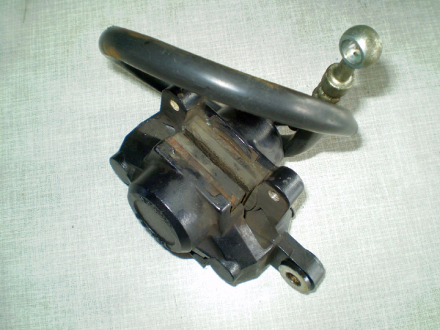 1106 GSX600F GN72B  Bremssattel hinten + Beläge
