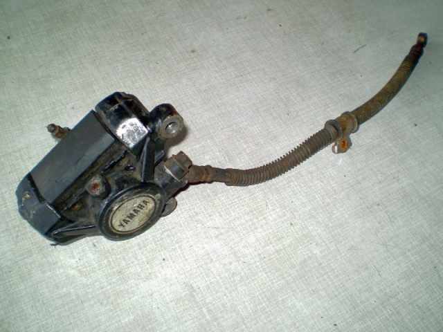 1116 XJ900 F 4BB Bremssattelhalter hinten + Leitung