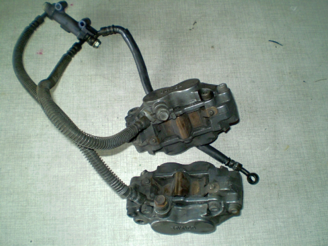1115 ZZR1100 ZXT10C Bremssattel vorne r + l