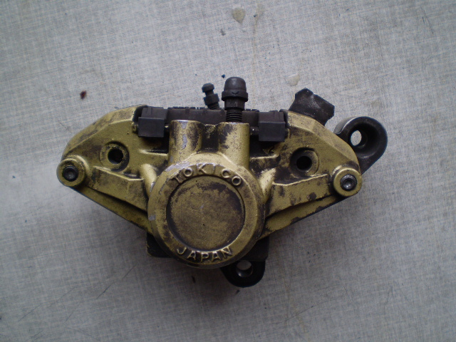 Suzuki GSX 1100F GV72C Bremssattel vorne links