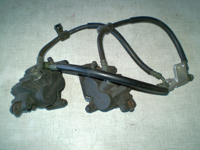 1119 GSX750F WVAK Bremssattel vorne r + l