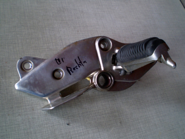 1107 XJ900 Diversion 4KM Fußraste rechts