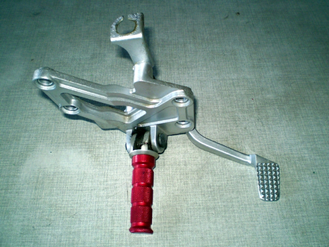 1109 GPX600R ZX600A Fußraste/Bremshebel + Halterung rechts