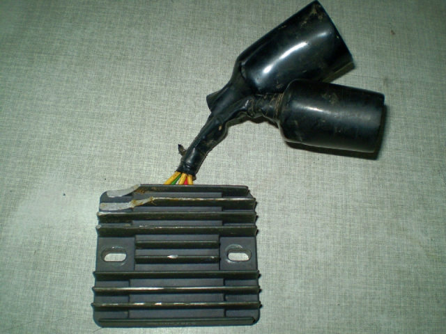 Fireblade CBR 1000 SC 57 Gleichrichter