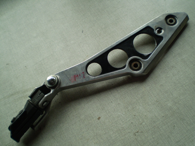 Honda CBX750F RC17 Halteplatte Fußraste links
