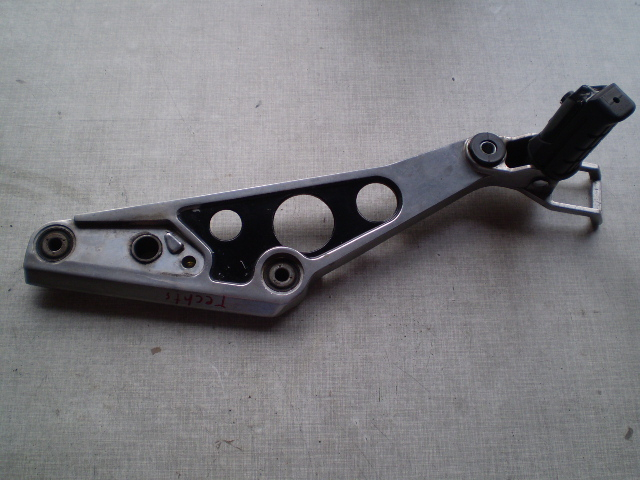 Honda CBX750F RC17 Halteplatte Fußraste rechts