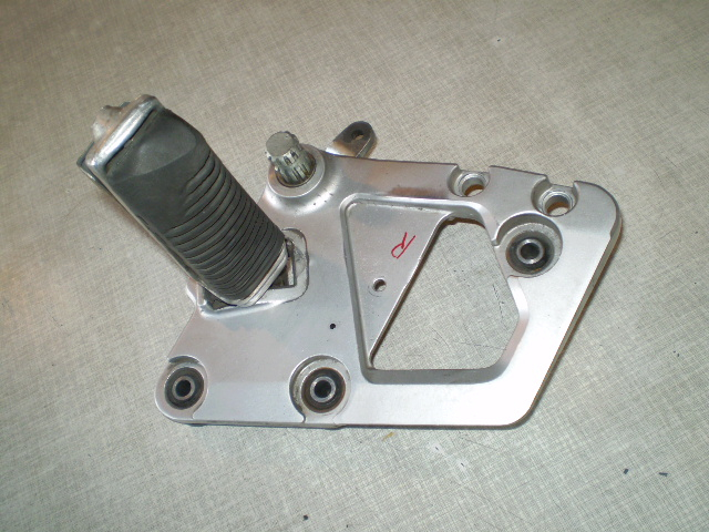 1206 GSX 1100F GV72C Halteplatte rechts Fußrastenplatte