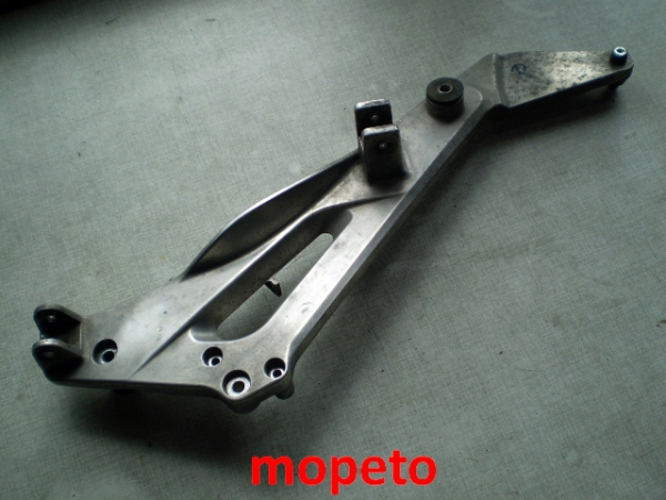 Honda NT650V Deauville RC47 Halterung Fußraste rechts