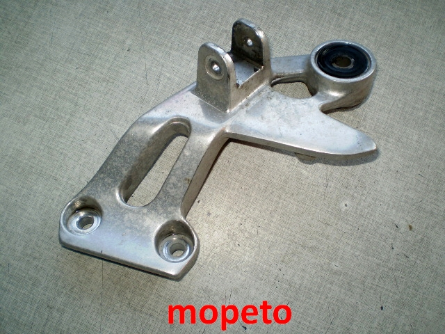 1310 XJ900 Diversion 4KM Halterung Fußraste hinten rechts