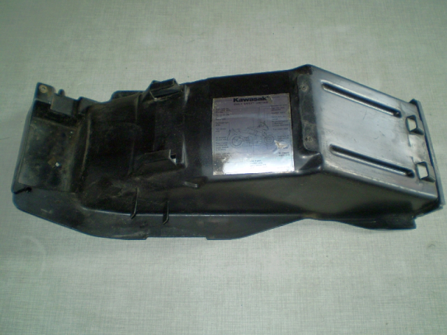 1109 GPX600R ZX600A Heckinnenverkleidung