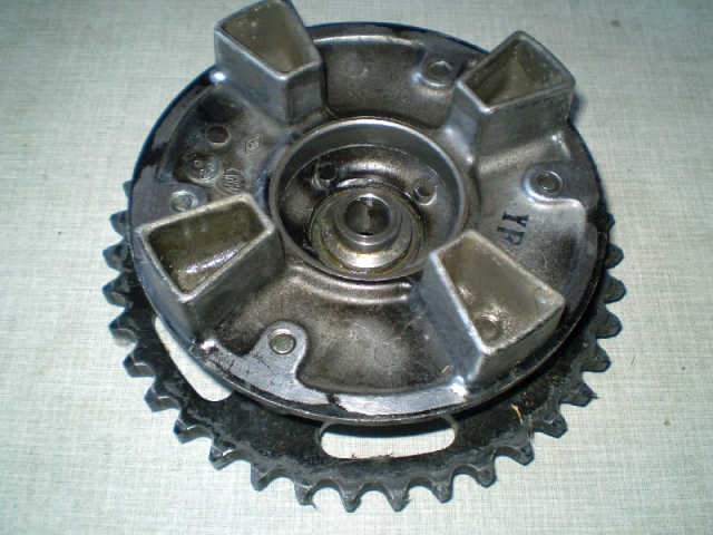 1109 GPX600R ZX600A Kettenrad + Aufnahme