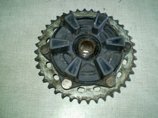 Fireblade CBR 1000 SC 57 Kettenrad + Aufnahme