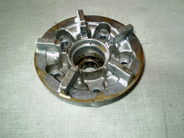 1119 GSX750F WVAK Kettenradaufnahme Traeger