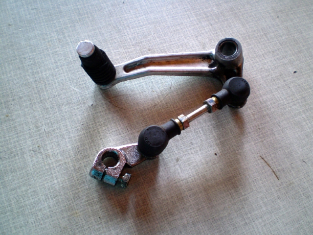 1119 GSX750F WVAK Schalthebel + Gestaenge