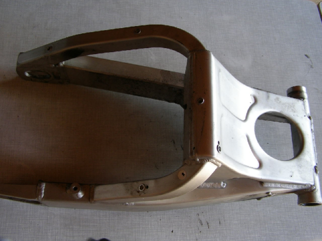1105 YZF-R6 RJ03 Schwinge