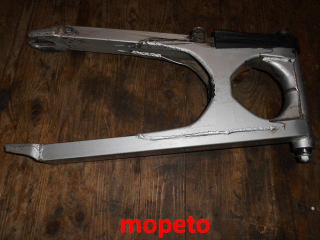 1503 Kawasaki EX500A Schwinge