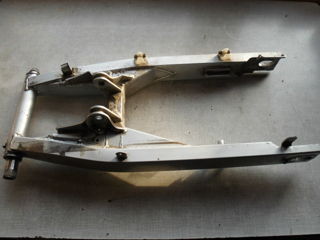 1504 Suzuki DR 650 SP43B Schwinge