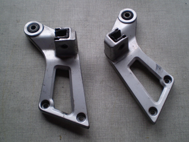 Suzuki GSX 1100F GV72C Soziusrastenhalterungen Halterung Fußraste