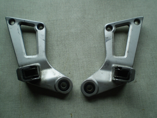 Suzuki GSX 1100F GV72C Soziusrastenhalterungen Halterung Fußraste