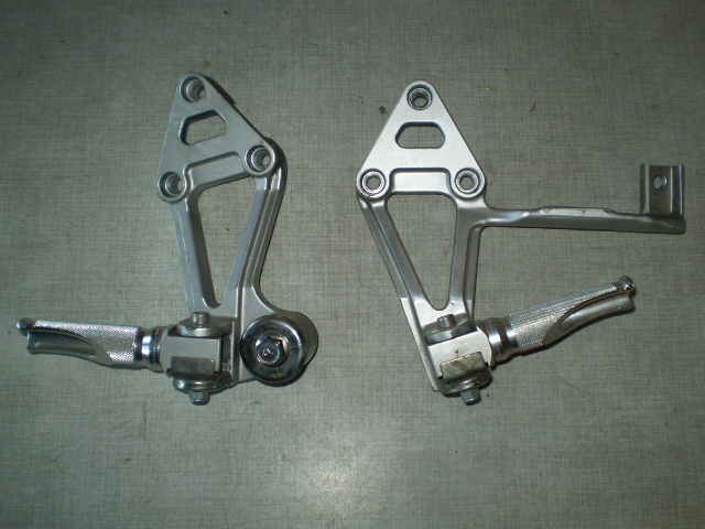 1128 GPX600R ZX600A Soziusrasten + Halterung r + l  LSL