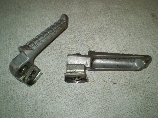 1204 ZZR600 ZX600D Soziusrasten + Halterung