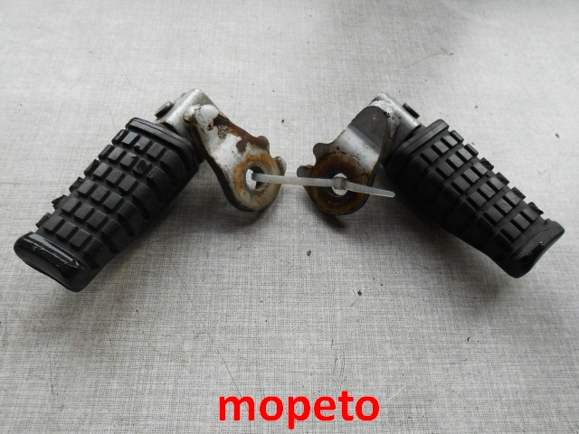 1503 Kawasaki EX500A Fußraste hinten r + l