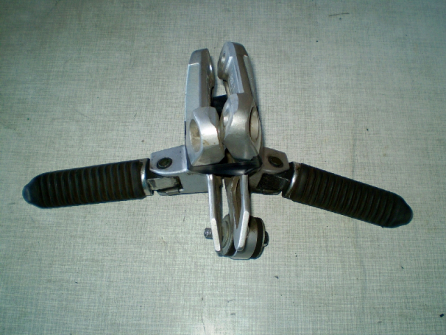 1119 GSX750F WVAK Soziushalterungen + Rasten