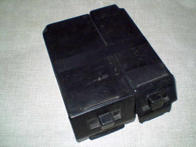 1109 GPX600R ZX600A Staufächer (Soziussitz)