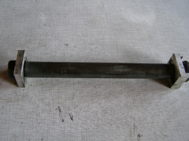 1105 YZF-R6 RJ03 Steckachse hinten