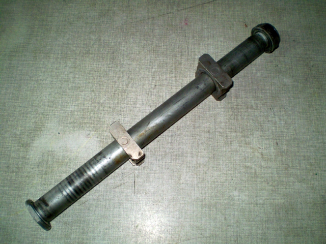 Fireblade CBR 1000 SC 57 Steckachse hinten