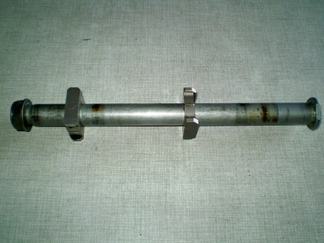 Fireblade CBR 1000 SC 57 Steckachse hinten