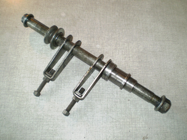 1206 GSX 1100F GV72C Steckachse hinten + Kettenspanner + Hülse