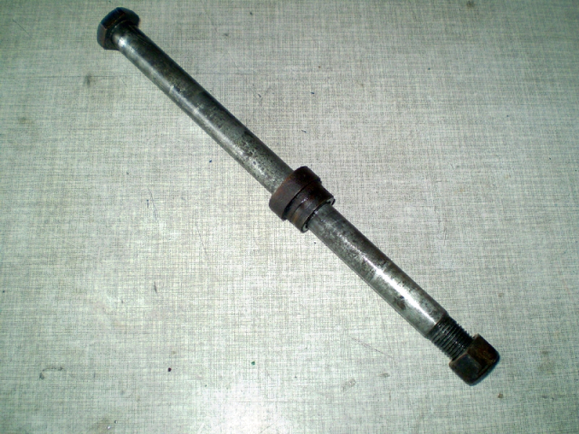 1116 XJ900 F 4BB Steckachse vorne