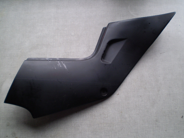 Suzuki GSX 1100F GV72C Verkleidung mitte rechts